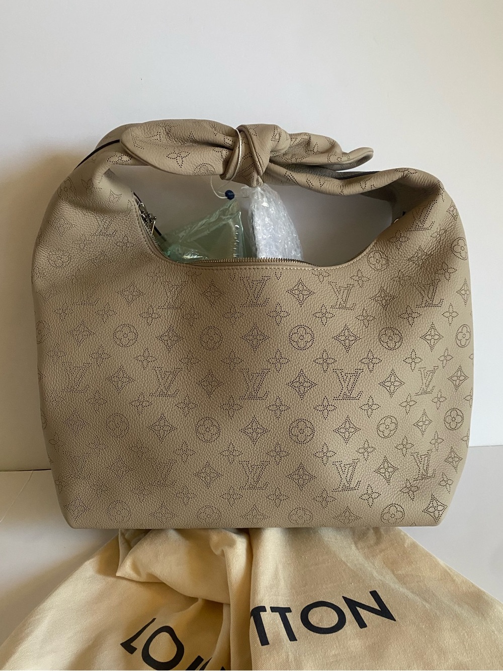 Louis Vuitton why knot MM mahina galet